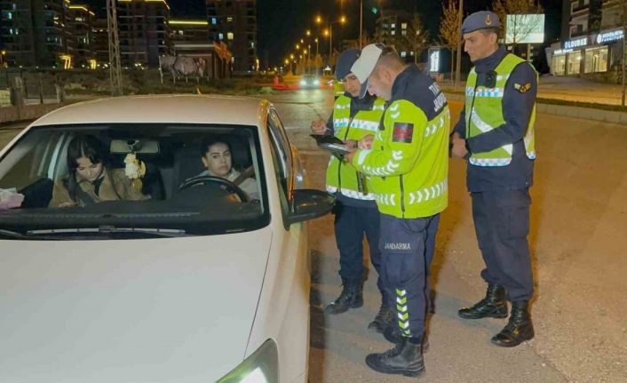 Jandarma ekiplerinden sıkı denetim