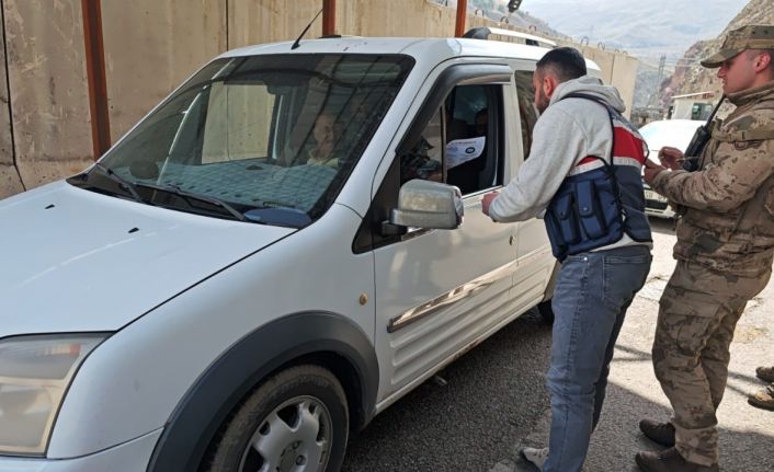 Jandarmadan şoförlere bayram ikramı
