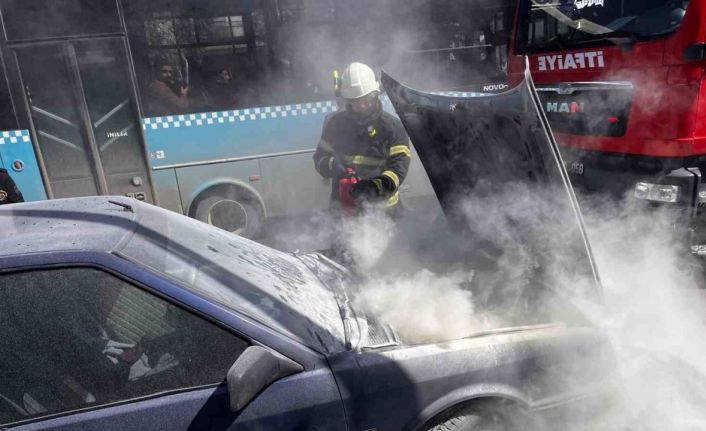 Kahramanmaraş’ta 2 araç yandı
