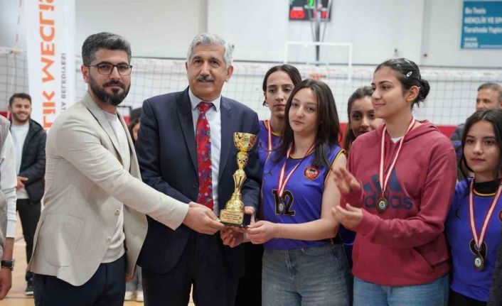 Kahta Belediyesi turnuvasında kupalar sahiplerini buldu