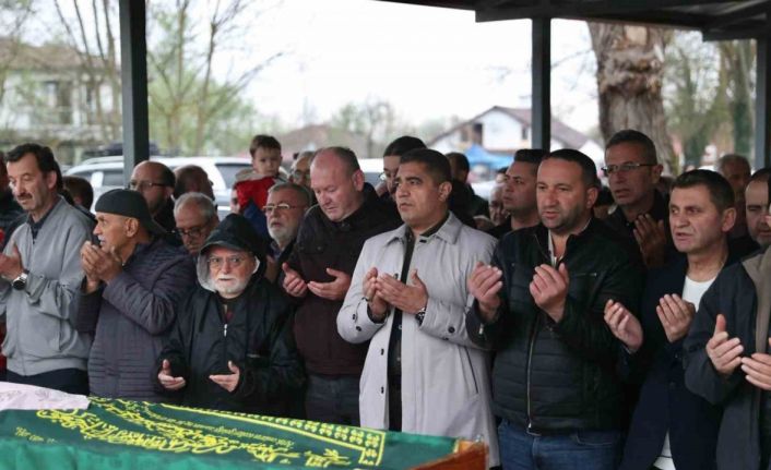 Kalp krizi sonucu vefat eden öğretmen son yolculuğuna uğurlandı