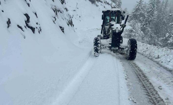 Kastamonu’da nisan ayında yağan kardan 181 köy yolu ulaşıma kapandı
