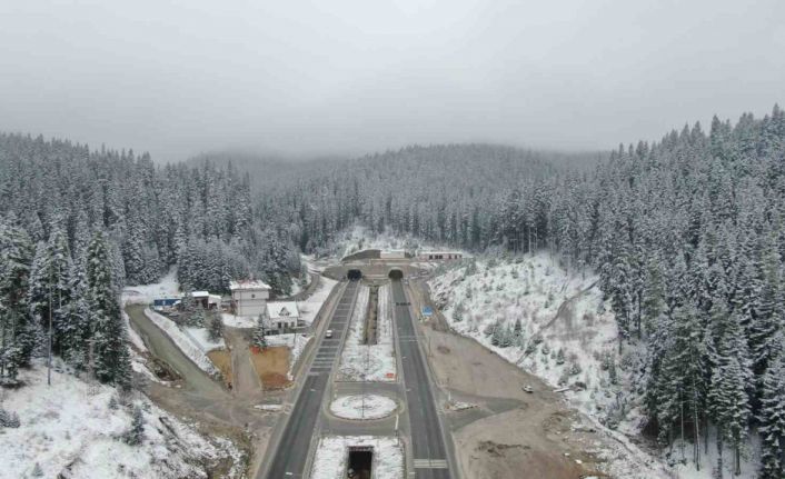 Kastamonu’da Nisan karı Ilgaz Dağı’nı beyaza bürüdü