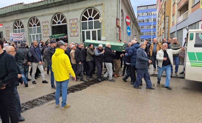 Kastamonu’daki kazada ölen baba, oğul ve hala Karabük’te toprağa verildi
