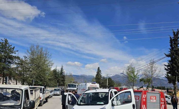 Kavşakta meydana gelen kazada 3 kişi yaralandı