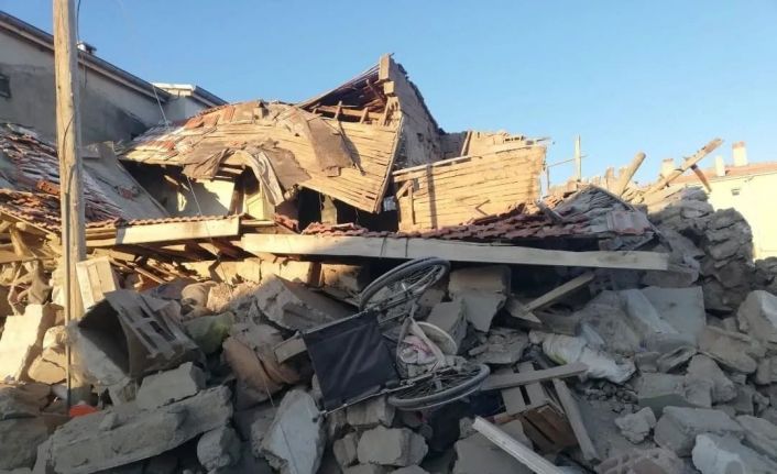 Kayseri’de ev ve ahır çöktü, 37 hayvan telef oldu