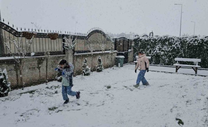 Kayseri’de lapa lapa kar yağdı