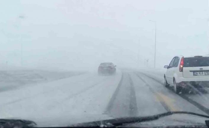 Kayseri’de ulaşıma kar engeli