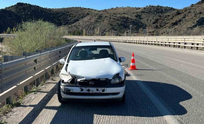 Kırıkkale’de otomobil bariyerlere çarptı: 1 yaralı