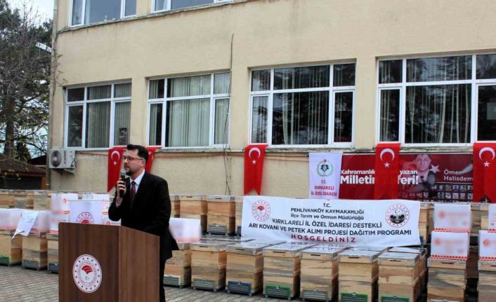 Kırklareli’nde arıcılara kovan ve petek dağıtıldı