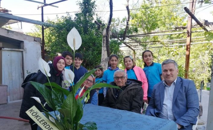 Köklerden geleceği projesinde emekli öğretmenlerle buluştular