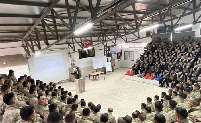 Komandolara yangınla mücadele eğitimi verildi