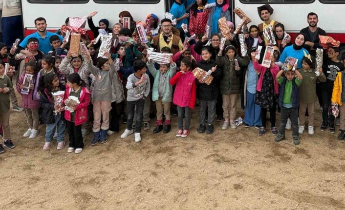 Köy okulundaki öğrencilere sürpriz