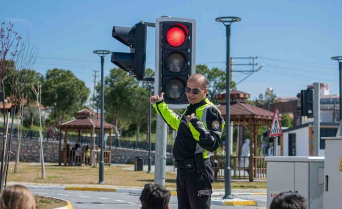 Kuşadası’nda geleceğin bilinçli sürücüleri bu parkta yetişiyor