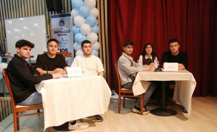Malatya’da ‘Şampiyon kim?’ bilgi yarışmasında ilk turlar başladı