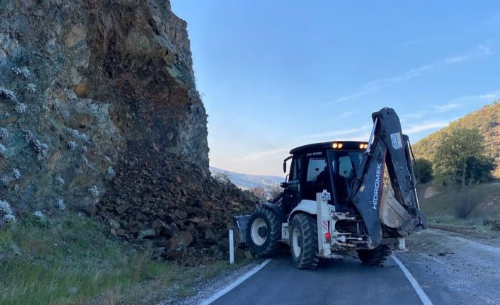 Manisa Demirci’de heyelan meydana geldi