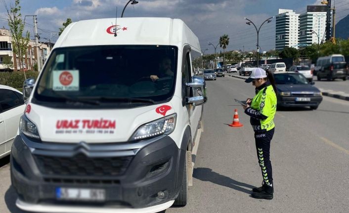 Manisa’da 14 işçi servisi trafikten men edildi
