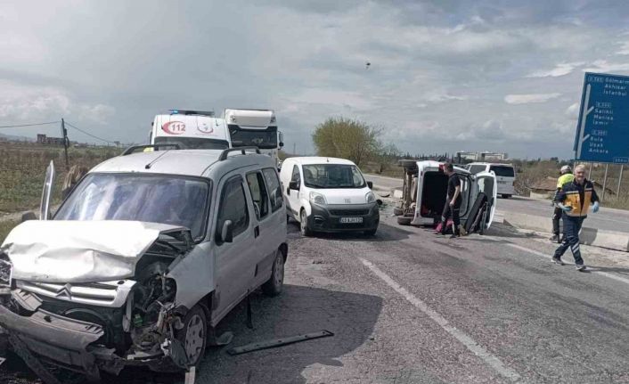 Manisa’da kamyonetler çarpıştı: 6 kişi ölümden döndü