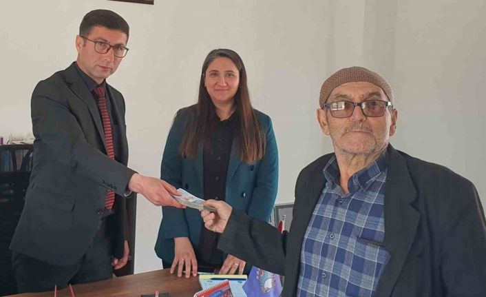 Manisa’da parasını kaybeden yaşlı adamın imdadına zabıta ekipleri yetişti