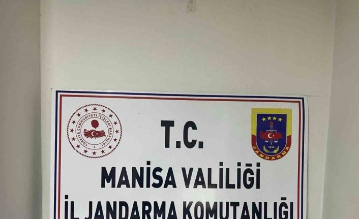 Manisada şüpheliden esrar ve uyuşturucu hap çıktı