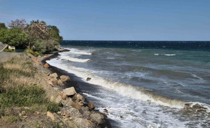 Marmarada şiddetli poyraz etkili oluyor