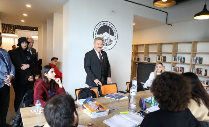 Melikgazi Belediyesi gençlere yönelik hizmetleriyle örnek oluyor