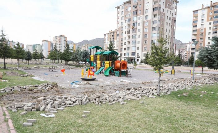 Melikgazi’de Şairler Parkı’nda yapım çalışmaları sürüyor