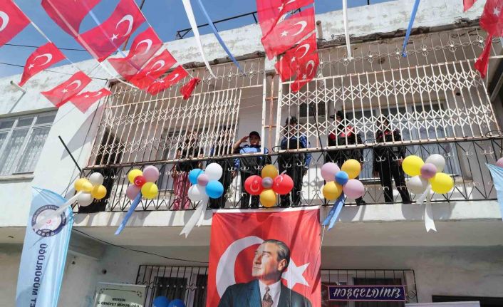 Mersin polisinden 9 yaşındaki Bahri’ye sürpriz doğum günü kutlaması