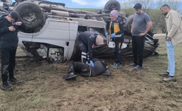 Mersin’den Eskişehir’e giden aile, Ankara’da kaza yaptı: 2 yaralı