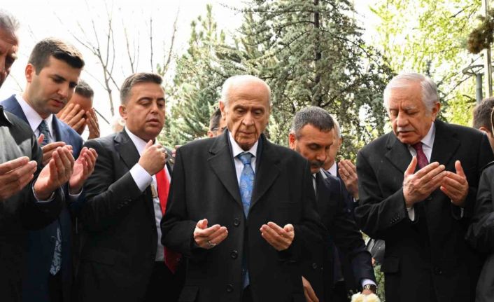 MHP Genel Başkanı Devlet Bahçeli, Türkeş’in mezarını ziyaret etti