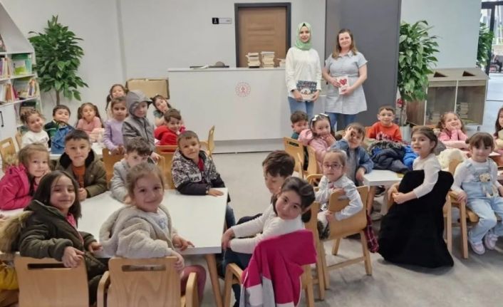 Minik öğrencilerden kütüphaneye ziyaret