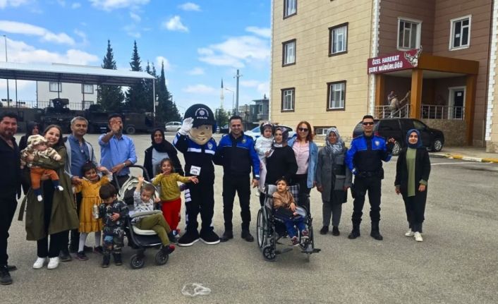 Minik öğrencilere polis mesleği tanıtıldı