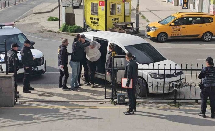 Miras dehşeti: 3 akrabasını öldüren zanlı adliyede