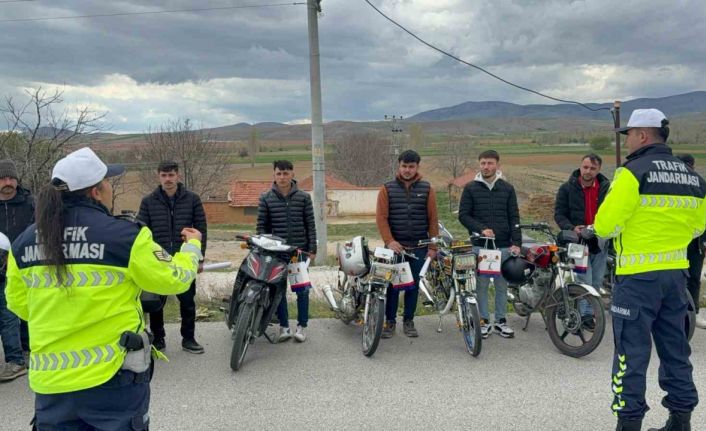 Motosiklet sürücülerine jandarmadan ‘1 kural bir ömür’ eğitimi