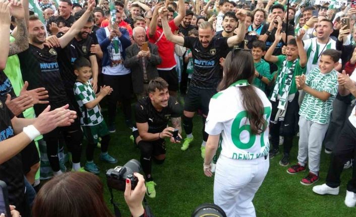 Muğlaspor futbolcusu Demirden sürpriz evlilik teklifi