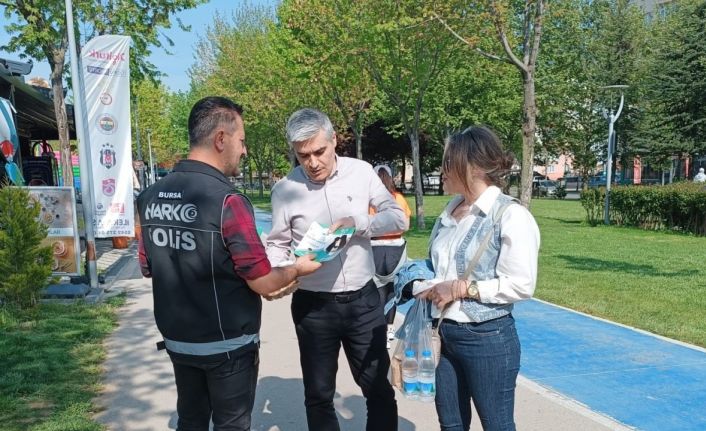 Narkotik polisi Bursa’da vatandaşları bilgilendirdi