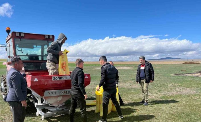 Niğde meralarında gübreleme çalışmaları başladı