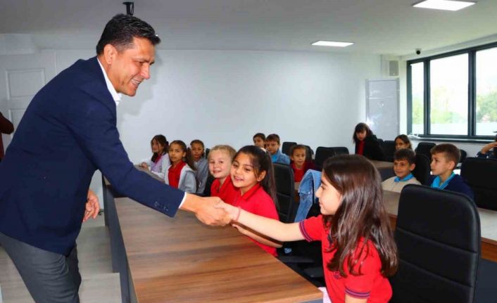 Öğrenciler meclis üyesi oldu, yüzme kursu ücretsiz oldu