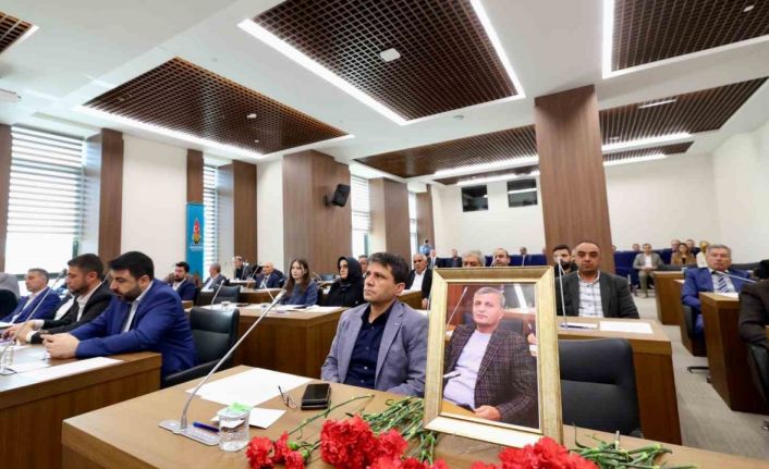Onikişubat Belediye Meclisi, vefat eden Menderes Akıllı’yı unutmadı