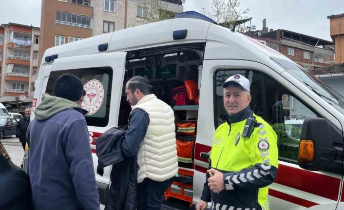 Ordu’da hafif ticari araca çarpan motosikletin sürücüsü yaralandı