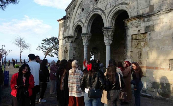 Ortahisar Ayasofya Camisi Ramazan Bayramında ziyaretçi akınına uğruyor