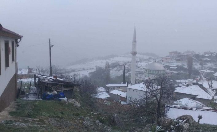 Osmaneli’nin yüksek kesimlerde kar yağışı etkili oldu