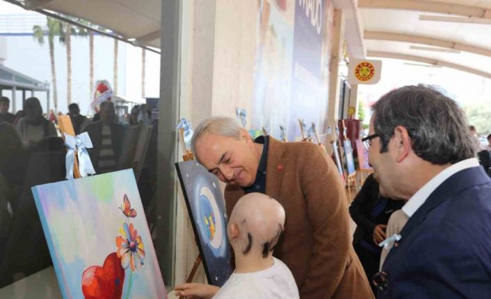 Otizmli bireylerden Kepez’de farkındalık sergisi