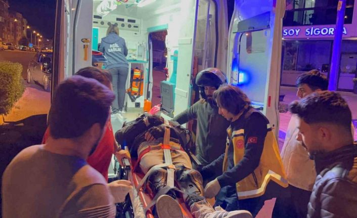 Otomobille kafa kafaya çarpışan motosikletin sürücüsü yaralandı