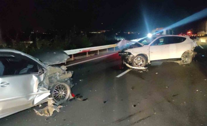 Otoyolda 4 araç çarpıştı: 1 ölü, 7 yaralı