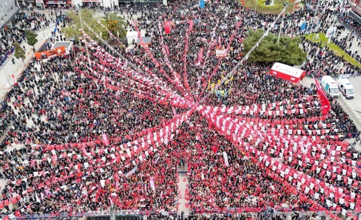 Özgür Özel, ’Millet İradesine Sahip Çıkıyor’ mitinglerini Samsun’dan başlattı