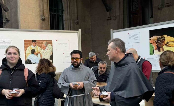 Papa Franciscus için St. Antuan Kilisesinde lokma dağıtıldı