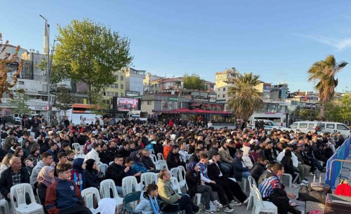 Pendik sahil meydanında final coşkusu ve hüzün bir arada