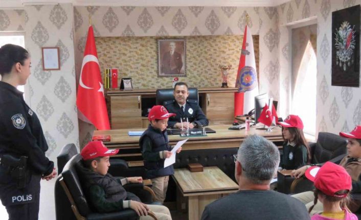 Polis Haftası’nda çocukların polislik hayali bir günlüğüne gerçek oldu