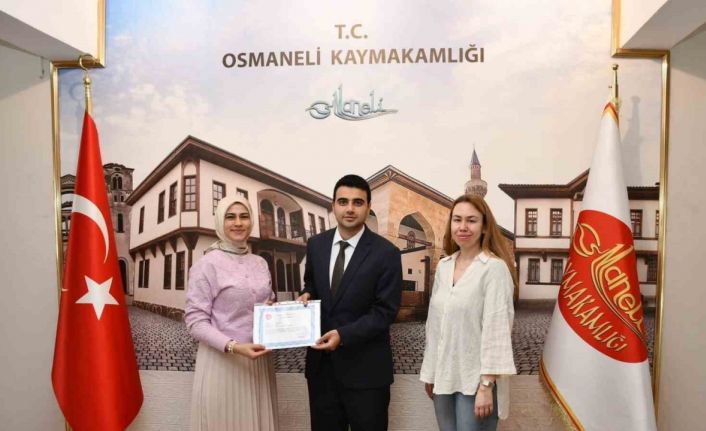 Sağlık kahramanına başarı belgesi takdim edildi